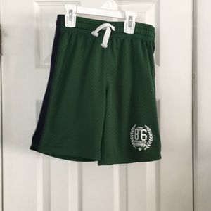 BOYS GAP BASKETBALL SHORTS SIZE S
